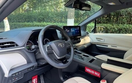 Toyota Sienna, 2022 год, 4 100 000 рублей, 16 фотография