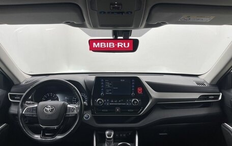 Toyota Highlander, 2021 год, 4 799 000 рублей, 20 фотография
