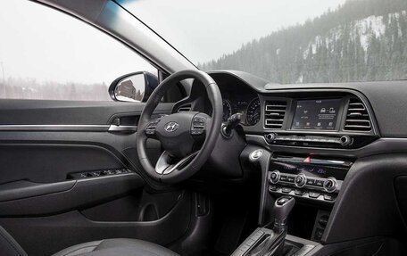 Hyundai Elantra VI рестайлинг, 2019 год, 1 370 000 рублей, 4 фотография