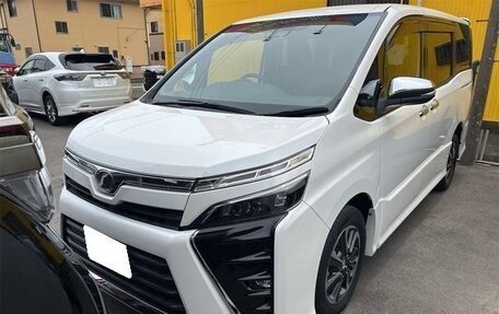Toyota Voxy III, 2021 год, 2 000 000 рублей, 1 фотография