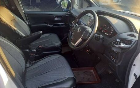 Toyota Voxy III, 2021 год, 2 000 000 рублей, 10 фотография