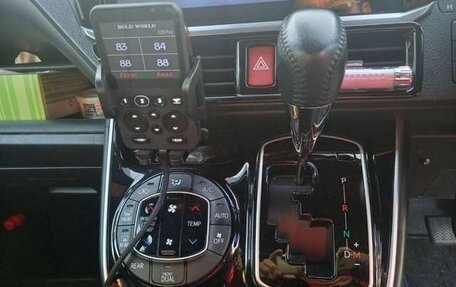 Toyota Voxy III, 2021 год, 2 000 000 рублей, 17 фотография