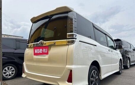 Toyota Voxy III, 2021 год, 2 000 000 рублей, 4 фотография