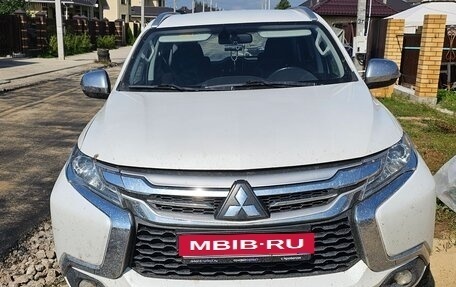Mitsubishi Pajero Sport III рестайлинг, 2018 год, 2 300 000 рублей, 1 фотография