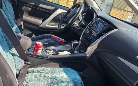 Mitsubishi Pajero Sport III рестайлинг, 2018 год, 2 300 000 рублей, 7 фотография
