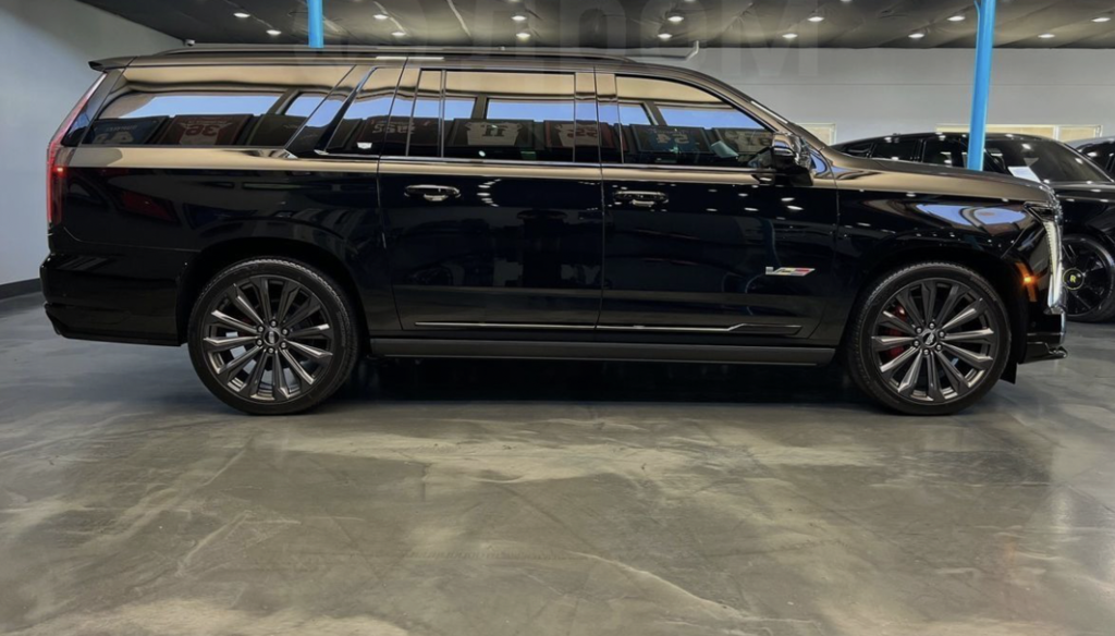 Cadillac Escalade V, 2025 год, 33 000 000 рублей, 4 фотография