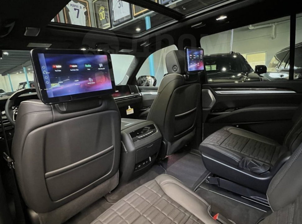 Cadillac Escalade V, 2025 год, 33 000 000 рублей, 7 фотография