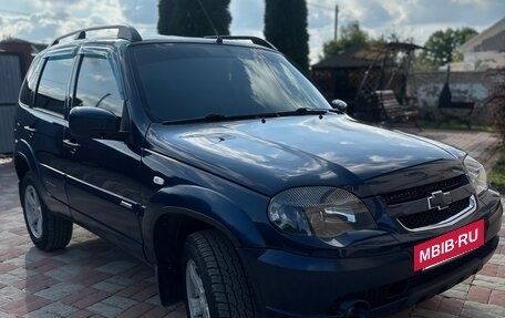 Chevrolet Niva I рестайлинг, 2018 год, 820 000 рублей, 3 фотография