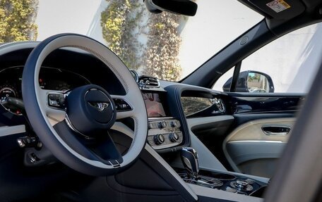 Bentley Bentayga I, 2022 год, 15 750 000 рублей, 13 фотография