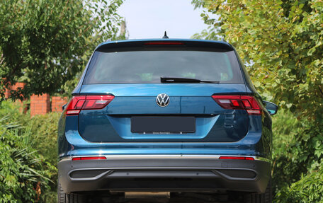 Volkswagen Tiguan II, 2023 год, 3 700 000 рублей, 4 фотография