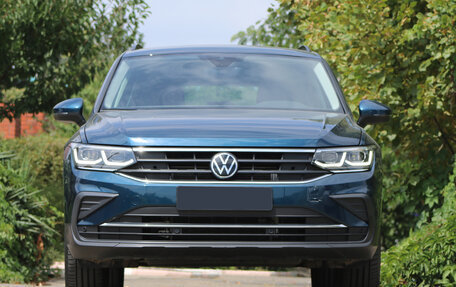 Volkswagen Tiguan II, 2023 год, 3 700 000 рублей, 5 фотография