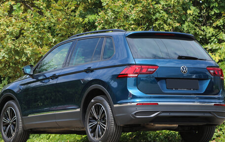Volkswagen Tiguan II, 2023 год, 3 700 000 рублей, 3 фотография