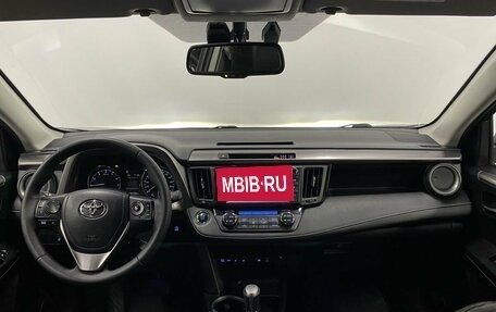Toyota RAV4, 2016 год, 1 999 000 рублей, 12 фотография