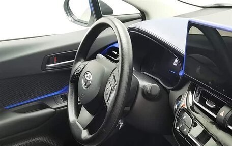 Toyota C-HR I рестайлинг, 2023 год, 1 960 000 рублей, 6 фотография