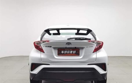 Toyota C-HR I рестайлинг, 2023 год, 1 960 000 рублей, 4 фотография