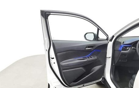 Toyota C-HR I рестайлинг, 2023 год, 1 960 000 рублей, 19 фотография