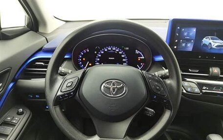 Toyota C-HR I рестайлинг, 2023 год, 1 960 000 рублей, 16 фотография