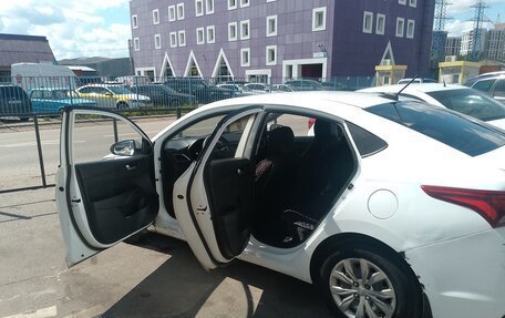 Hyundai Solaris II рестайлинг, 2017 год, 600 000 рублей, 20 фотография