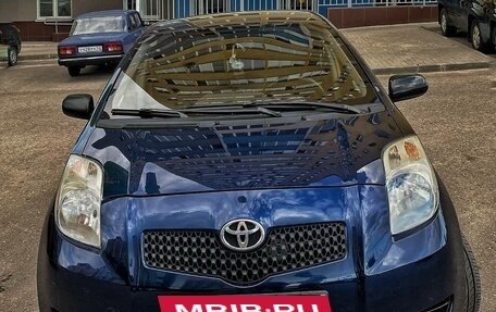 Toyota Yaris III рестайлинг, 2008 год, 490 000 рублей, 2 фотография
