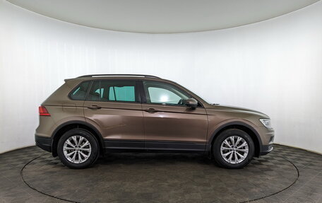 Volkswagen Tiguan II, 2019 год, 2 350 000 рублей, 4 фотография