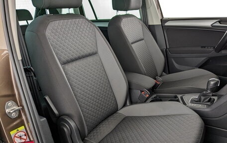 Volkswagen Tiguan II, 2019 год, 2 350 000 рублей, 24 фотография