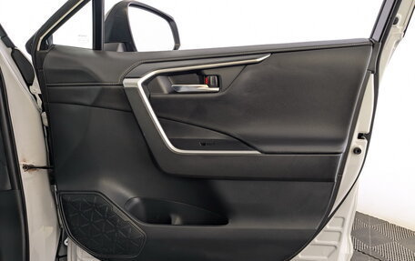 Toyota RAV4, 2021 год, 3 695 000 рублей, 24 фотография