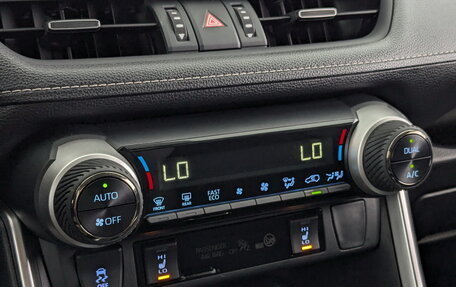 Toyota RAV4, 2021 год, 3 695 000 рублей, 27 фотография