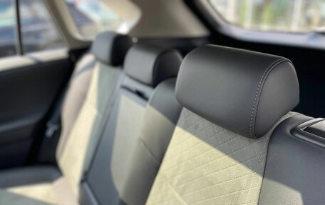 Toyota RAV4, 2025 год, 3 680 000 рублей, 27 фотография