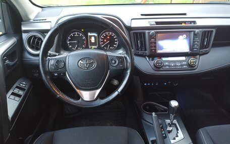 Toyota RAV4, 2016 год, 2 290 000 рублей, 2 фотография