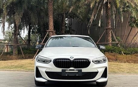 BMW 1 серия, 2022 год, 2 000 000 рублей, 2 фотография