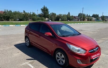 Hyundai Solaris II рестайлинг, 2013 год, 740 000 рублей, 2 фотография