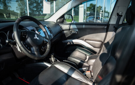 Mitsubishi Outlander III рестайлинг 3, 2010 год, 915 000 рублей, 10 фотография