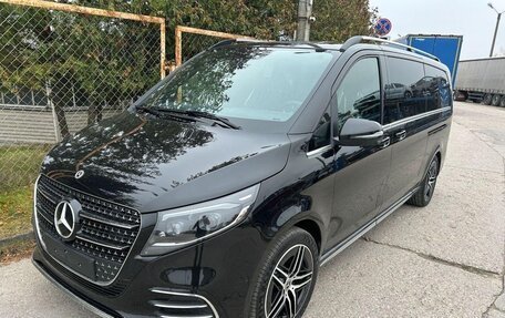 Mercedes-Benz V-Класс, 2024 год, 32 500 000 рублей, 2 фотография