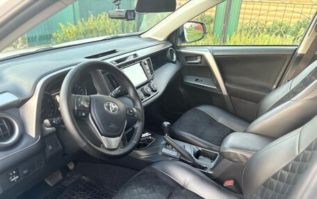 Toyota RAV4, 2017 год, 2 370 000 рублей, 2 фотография