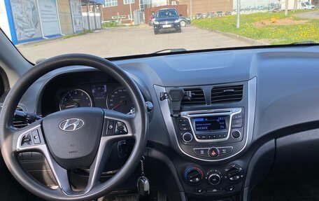 Hyundai Solaris II рестайлинг, 2015 год, 650 000 рублей, 6 фотография