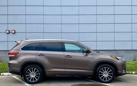 Toyota Highlander III, 2018 год, 3 699 000 рублей, 4 фотография