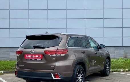 Toyota Highlander III, 2018 год, 3 699 000 рублей, 5 фотография
