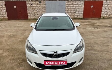 Opel Astra J, 2011 год, 705 000 рублей, 1 фотография