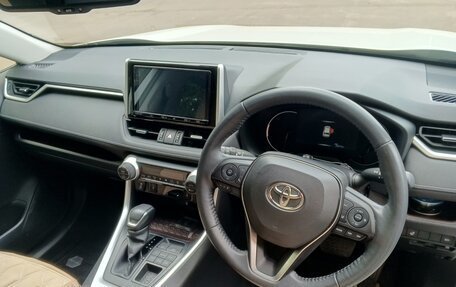 Toyota RAV4, 2019 год, 3 100 000 рублей, 12 фотография