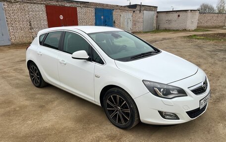 Opel Astra J, 2011 год, 705 000 рублей, 2 фотография