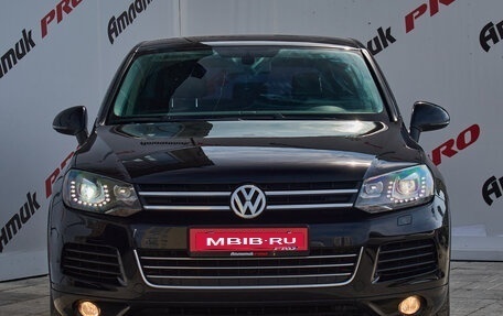Volkswagen Touareg III, 2011 год, 1 800 000 рублей, 2 фотография