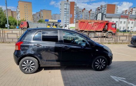 Toyota Yaris III рестайлинг, 2007 год, 450 000 рублей, 3 фотография