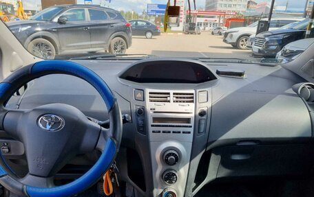 Toyota Yaris III рестайлинг, 2007 год, 450 000 рублей, 10 фотография