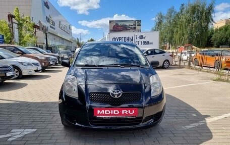 Toyota Yaris III рестайлинг, 2007 год, 450 000 рублей, 2 фотография