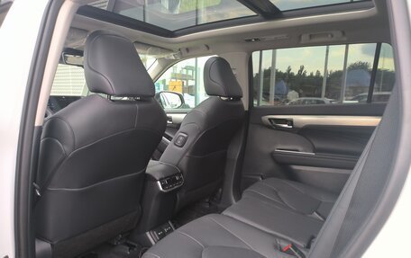 Toyota Highlander, 2025 год, 5 290 000 рублей, 28 фотография