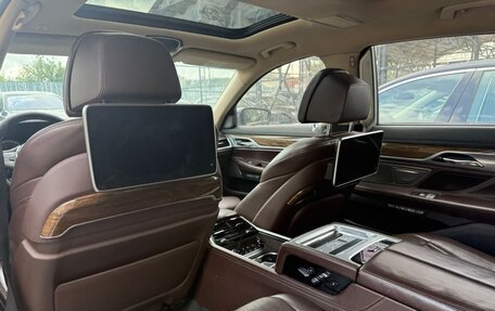 BMW 7 серия, 2016 год, 2 090 000 рублей, 23 фотография