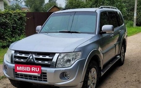Mitsubishi Pajero IV, 2011 год, 1 630 000 рублей, 2 фотография