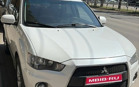 Mitsubishi Outlander III рестайлинг 3, 2010 год, 1 150 000 рублей, 1 фотография