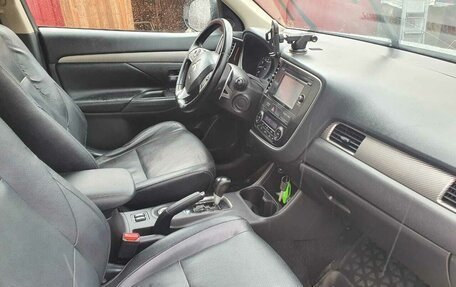Mitsubishi Outlander III рестайлинг 3, 2013 год, 1 155 000 рублей, 6 фотография