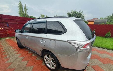 Mitsubishi Outlander III рестайлинг 3, 2013 год, 1 155 000 рублей, 9 фотография